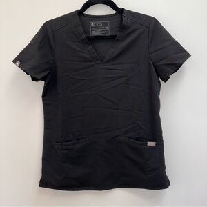 FIGS Women's Casma Three-Pocket V-Neck Scrub Top in black. Size XS